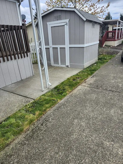 Angel Haven Mobile Home Park Picture 8