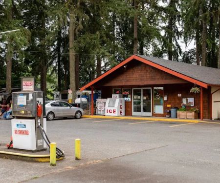 Lewis River RV Park and Country Store