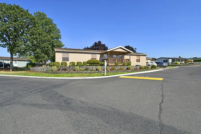 Heritage Village Mobile Home Community Picture 6