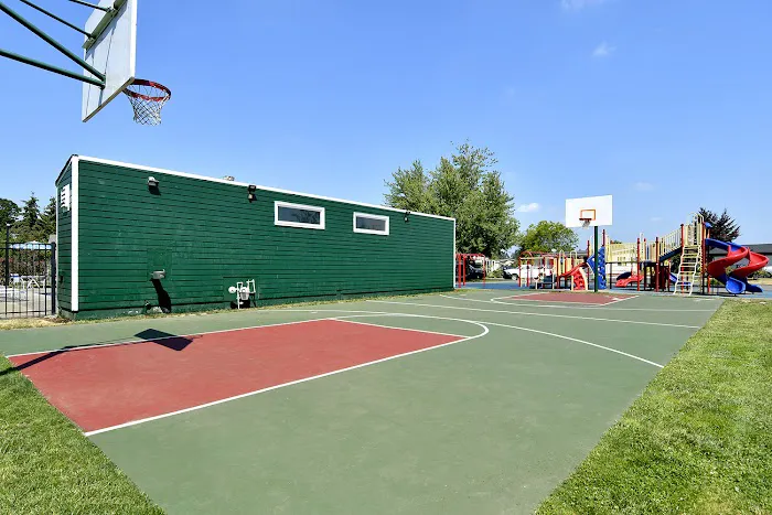 Heritage Village Mobile Home Community Picture 3