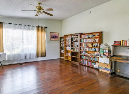 McNary Oaks Mobile Home Villa
