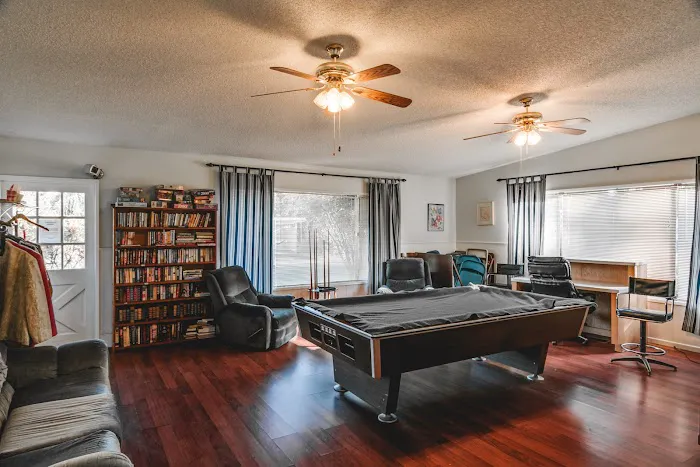 McNary Oaks Mobile Home Villa Picture 3