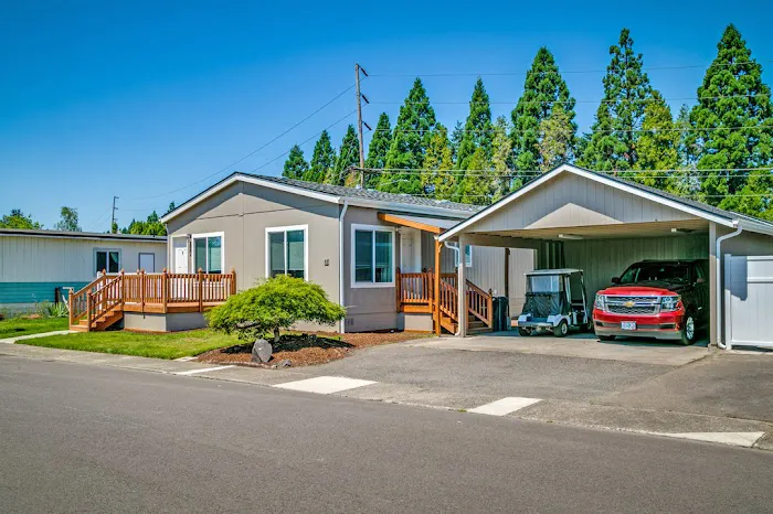 McNary Oaks Mobile Home Villa Picture 4