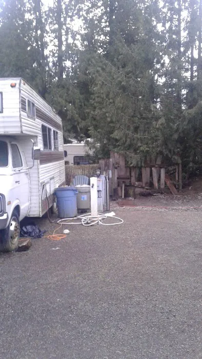 Cedar's RV Park Picture 7