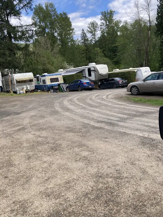 Cedar's RV Park Picture 4