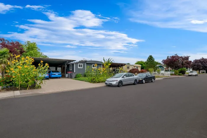 Squires West Picture 5