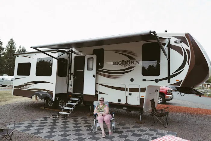 Silver Cove RV Resort Picture 1