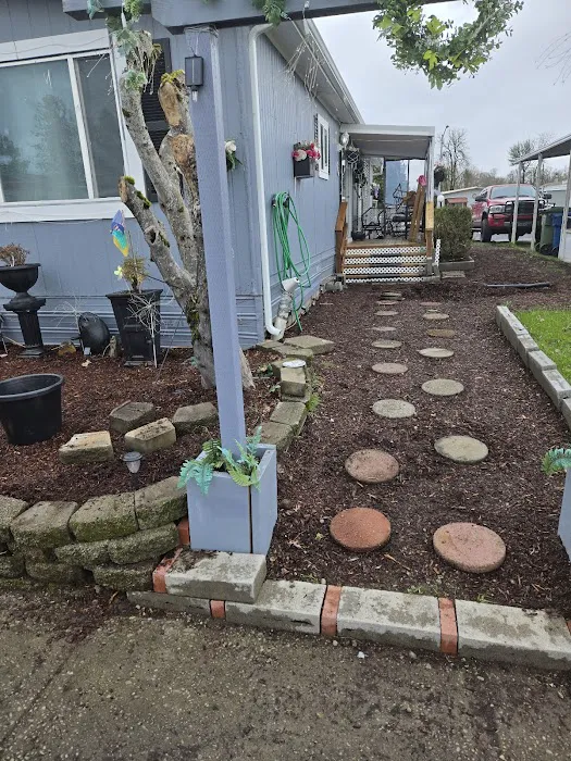 Lakeside Village Mobile Home Community Picture 3