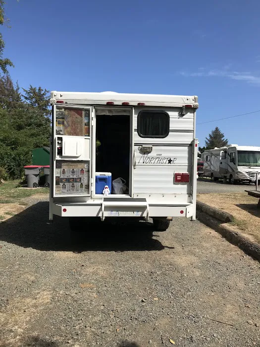 Bud's RV Park & Grocery Picture 4