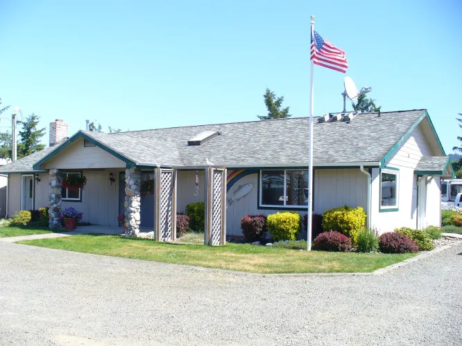 KM Resorts - Columbia Shores RV Resort Picture 8