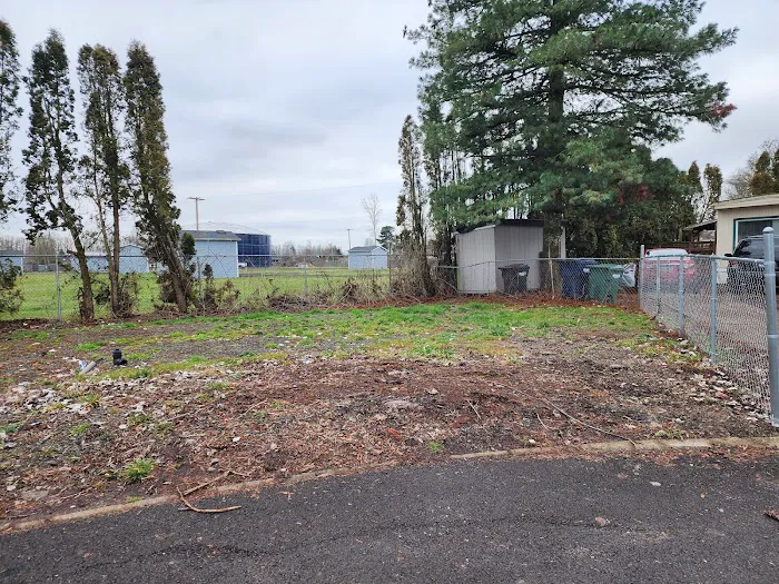 Independence MH & RV Park (RV Spaces Available) Picture 3