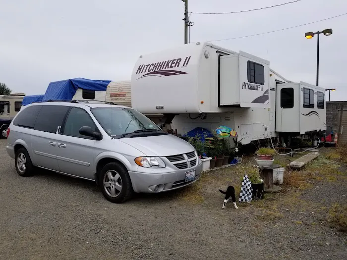 Beacon Charters RV Park Picture 9