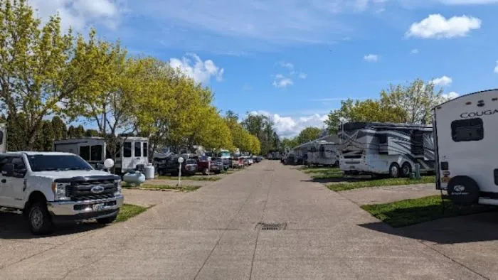 Blue Ox RV Park Picture 3