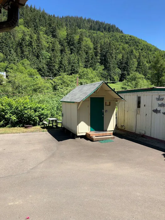 Misty River RV Park and Glamping Picture 6