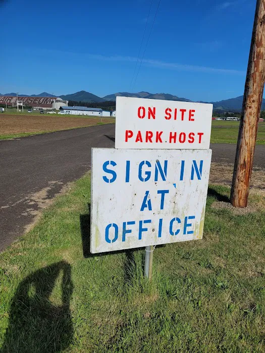 Port of Tillamook Bay RV Park Picture 8