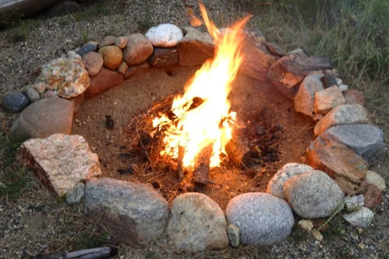 How to Build a Safe and Cozy Campfire Ring for Your Outdoor Adventures