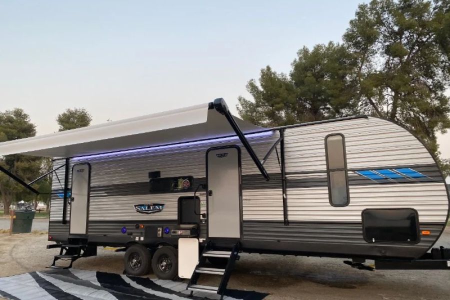 Top 10 Must-Have Items for Beginner Campers