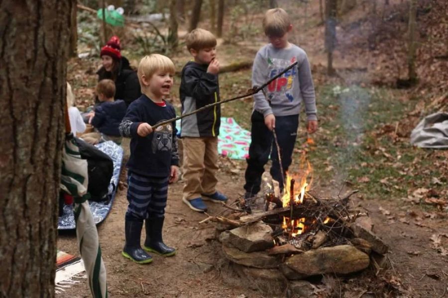 How to Build a Safe and Fun Campfire for Kids – Tips for Parents