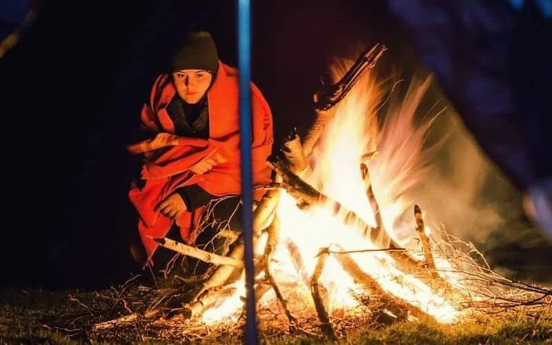 How to Use Campfire Heat to Warm Up Camping Gear – A Practical Guide