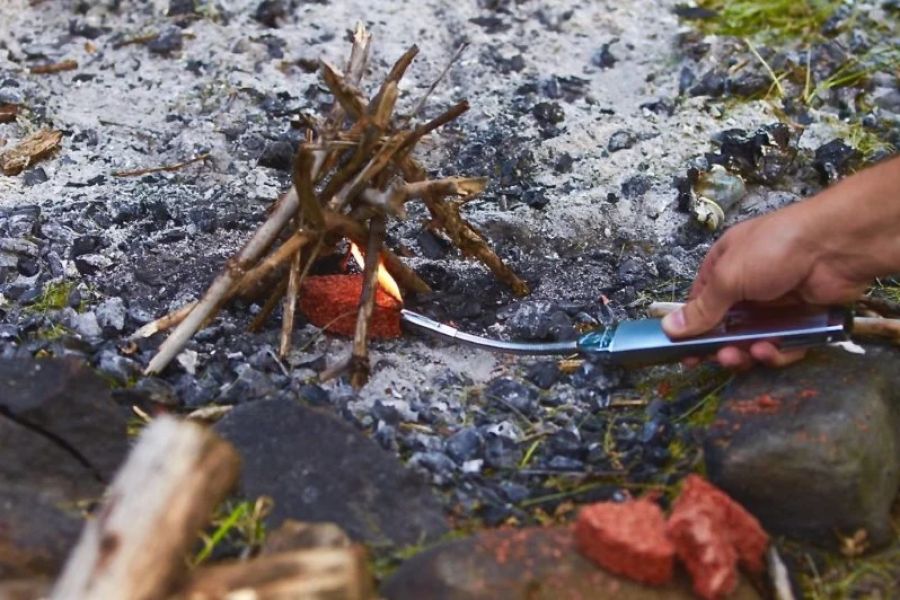 How to Build a Campfire for Long Trips – Complete Guide for Campers