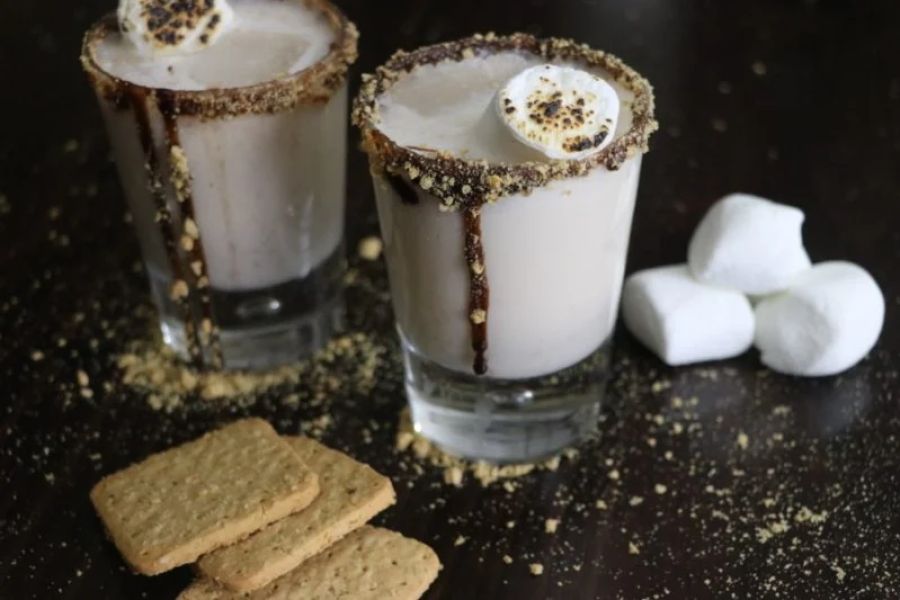 The Best Campfire Drinks: Recipes for Cozy Nights