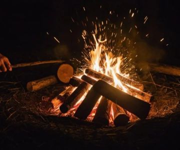 How to Build a Campfire in Wet or Humid Weather Conditions