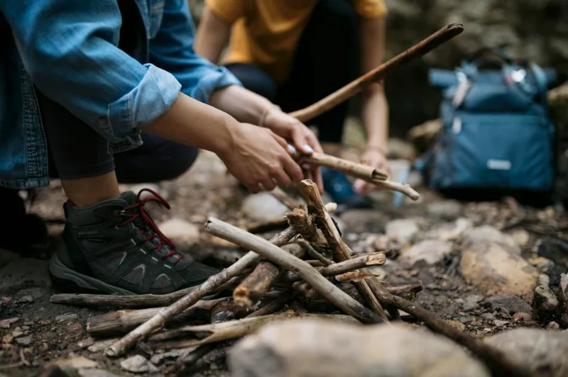 How to Build a Campfire in Windy Conditions Safely and Effectively