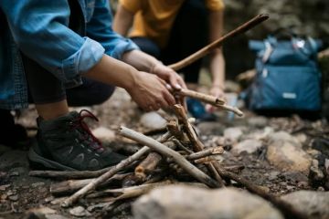 How to Build a Campfire in Windy Conditions Safely and Effectively