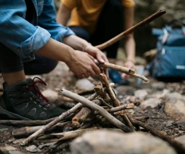 How to Build a Campfire in Windy Conditions Safely and Effectively