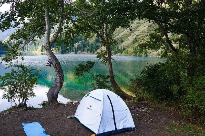 Tips for Camping Near Rivers and Lakes Safely – Essential Advice