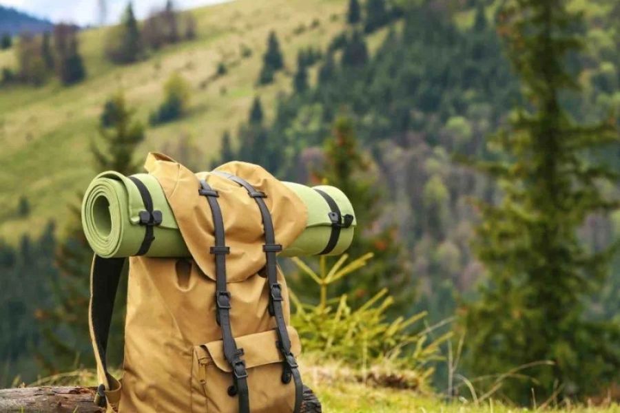 How to Pack a Lightweight Backpack for Camping – Expert Tips for Hikers