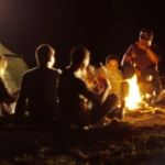How to Use Campfire Light for Reading Outdoors: Tips for the Best Experience