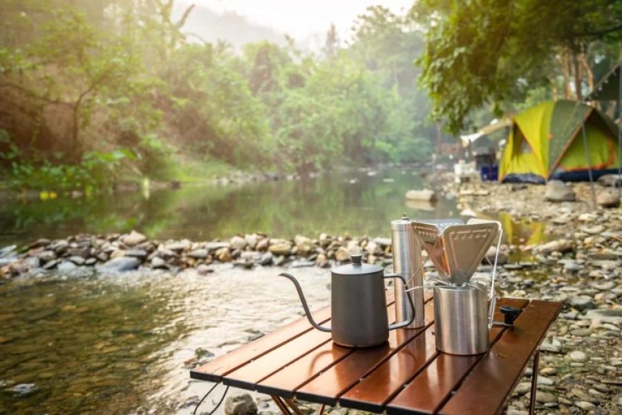 How to Camp Safely Near Lakes and Rivers: Essential Tips and Equipment