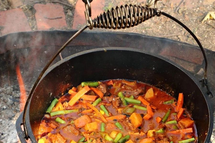 How to Cook Delicious Campfire Dinner Recipes: Top Tips and Ideas