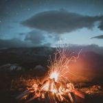 How to Build a Safe and Cozy Campfire – Expert Camping Tips for 2024