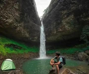 How to Camp Near Waterfalls: Tips and Best Locations