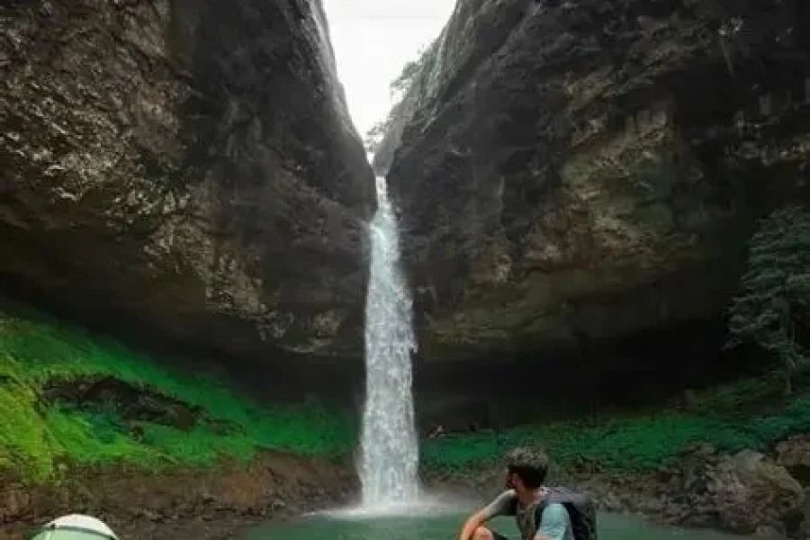 How to Camp Near Waterfalls: Tips and Best Locations