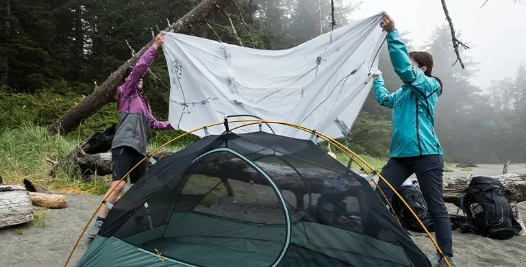 How to Build a Comfortable Campsite in the Rain: Tips for Staying Dry and Cozy