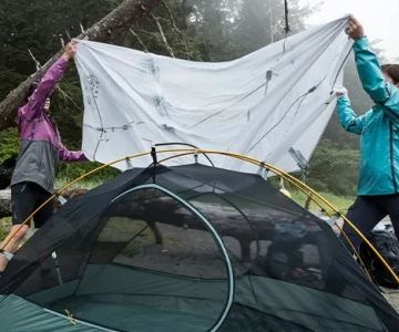 How to Build a Comfortable Campsite in the Rain: Tips for Staying Dry and Cozy