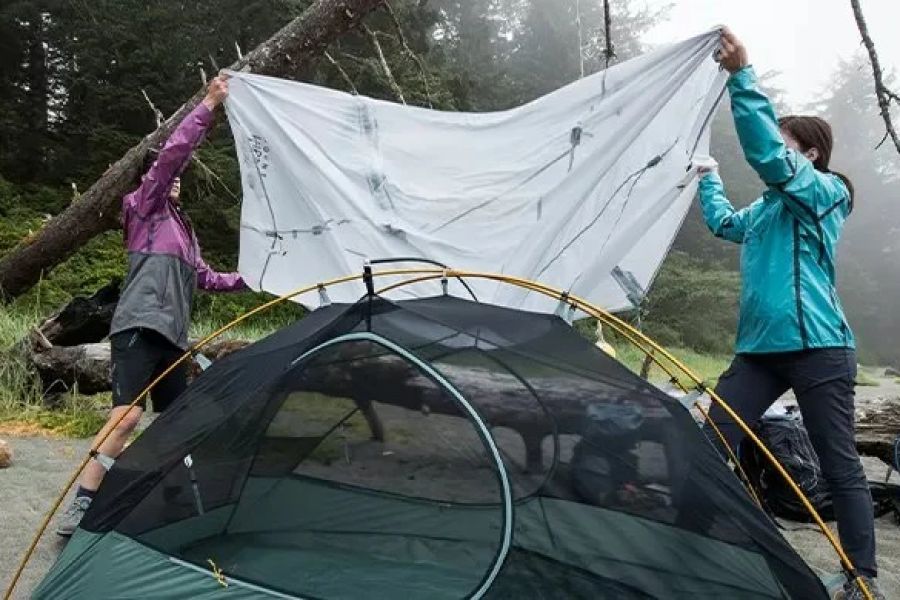How to Build a Comfortable Campsite in the Rain: Tips for Staying Dry and Cozy