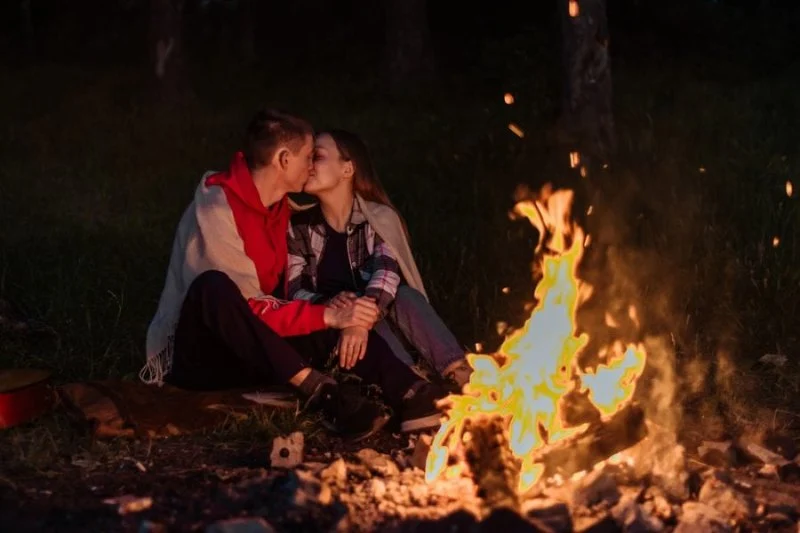 How to Plan a Romantic Campfire Date Night: Tips & Ideas for a Perfect Evening