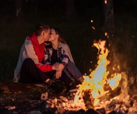 How to Plan a Romantic Campfire Date Night: Tips & Ideas for a Perfect Evening