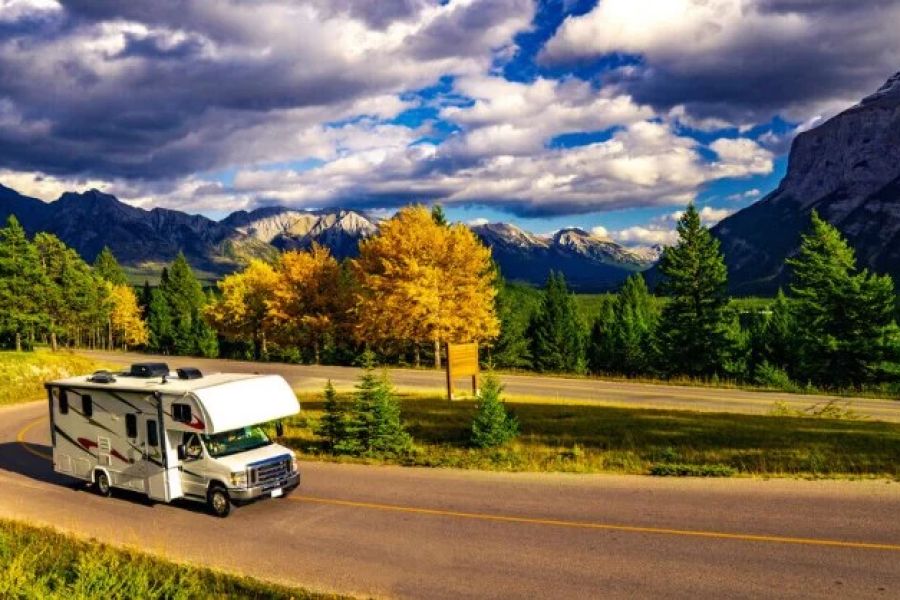 How to Stay Motivated During Long RV Road Trips: Tips for an Enjoyable Journey