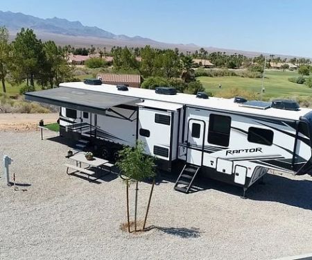 RV Park Reviews: What to Check Before Booking Your Stay
