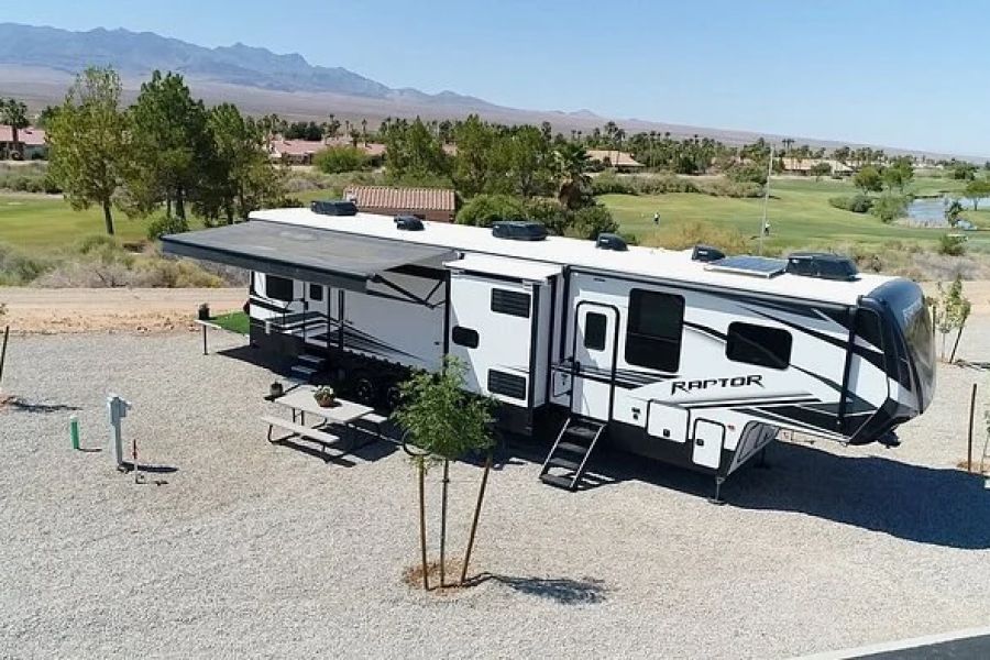 RV Park Reviews: What to Check Before Booking Your Stay