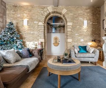 Cottages Near Me That Offer Holiday Decorations and Comfort: Cozy Retreats for Your Getaway