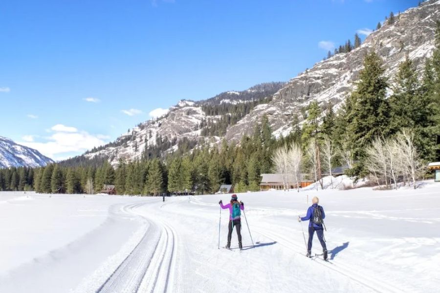Best Campgrounds Near Skiing and Snowshoeing Trails: Top Spots for Outdoor Adventures