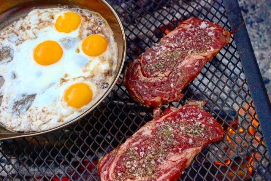 How to Make Campfire Oatmeal with Fresh Ingredients | Easy Outdoor Recipe