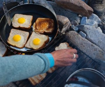 How to Cook Breakfast Over the Campfire Without Burning It