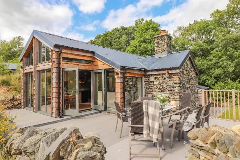 Best Pet-Friendly Cottages for a Perfect Getaway with Your Pet